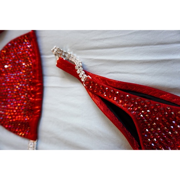 NPC Bikini, RED - Picture 2 of 9